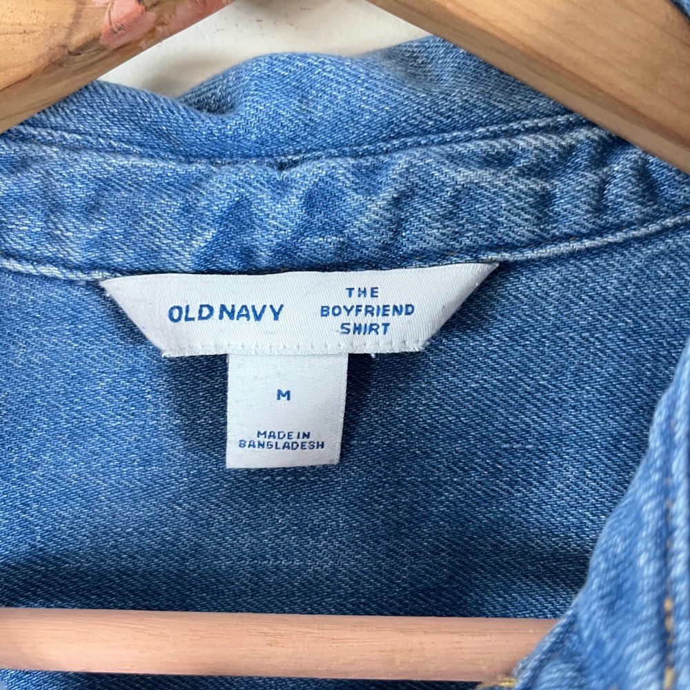 Old Navy Denim Button Down The Boyfriend Shirt Medium Wash Womens Med Preppy - Picture 6 of 7